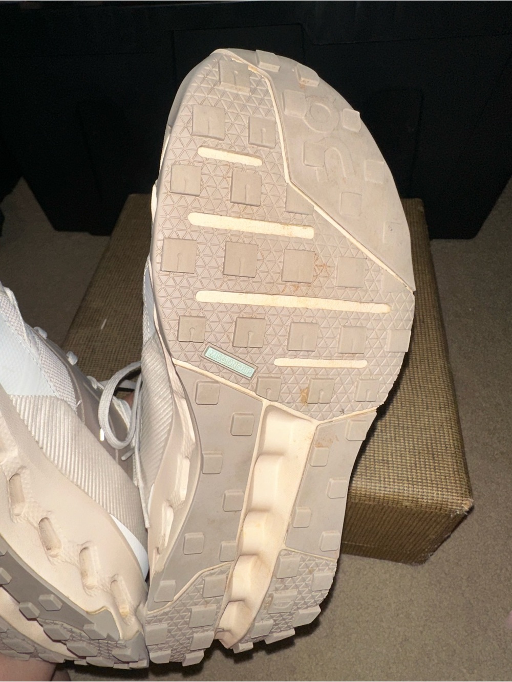On Running women's sneakers in light beige and blush - Picture 8 of 14